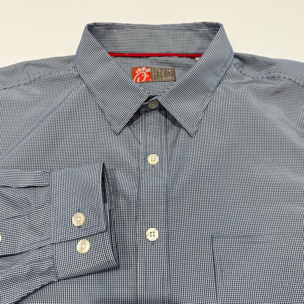 Chick-Fil-A Men's Large Long Sleeve Blue White Checkered Employee